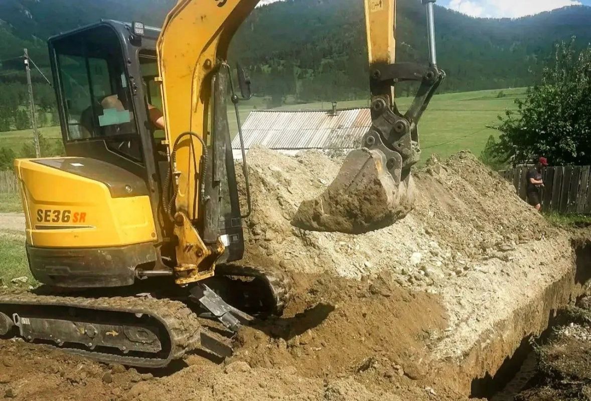 В селе Верх-Черга подрядчик приступил к капремонту центрального водопровода на улице Школьная В селе Верх-Черга подрядчик приступил к капремонту центрального водопровода на улице Школьная