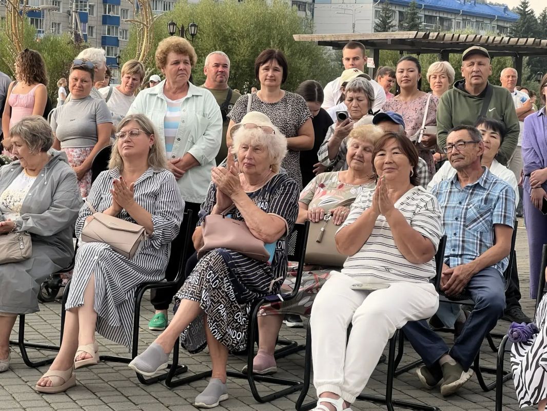 День семьи, любви и верности отметили в Горно-Алтайске День семьи, любви и верности отметили в Горно-Алтайске