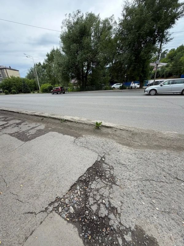От подписчика. Хочу обратить внимание администрации города на качество тротуара в районах остановок Жилмассив и ЖБИ От подписчика. Хочу обратить внимание администрации города на качество тротуара в районах остановок Жилмассив и ЖБИ
