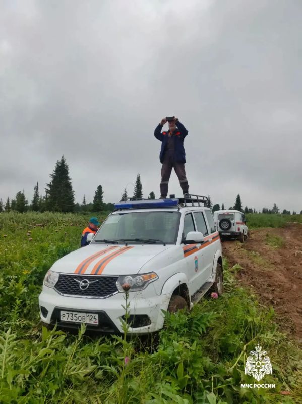 Спасатели нашли потерявшихся туристов на Алтае Спасатели нашли потерявшихся туристов на Алтае