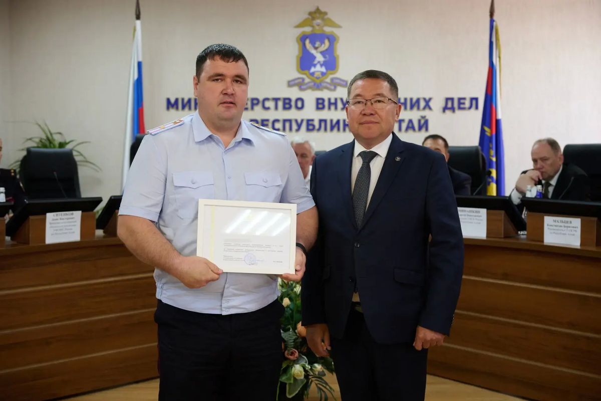 На заседании коллегии МВД по Республике Алтай рассмотрены итоги оперативно-служебной деятельности за первое полугодие 2026 года На заседании коллегии МВД по Республике Алтай рассмотрены итоги оперативно-служебной деятельности за первое полугодие 2026 года