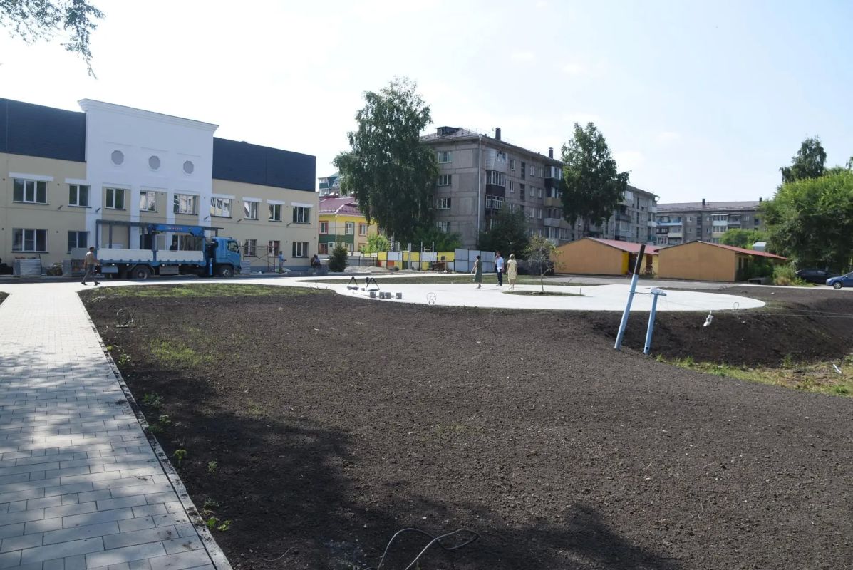 Мэр Горно-Алтайска Ольга Сафронова провела выездную планерку на объектах, где идет строительство, ремонт и благоустройство Мэр Горно-Алтайска Ольга Сафронова провела выездную планерку на объектах, где идет строительство, ремонт и благоустройство