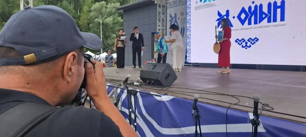 Церемония награждения по творческим номинациям XIX Межрегионального праздника алтайского народа «Эл-Ойын — 2026» прошла на малой сцене Церемония награждения по творческим номинациям XIX Межрегионального праздника алтайского народа «Эл-Ойын — 2026» прошла на малой сцене