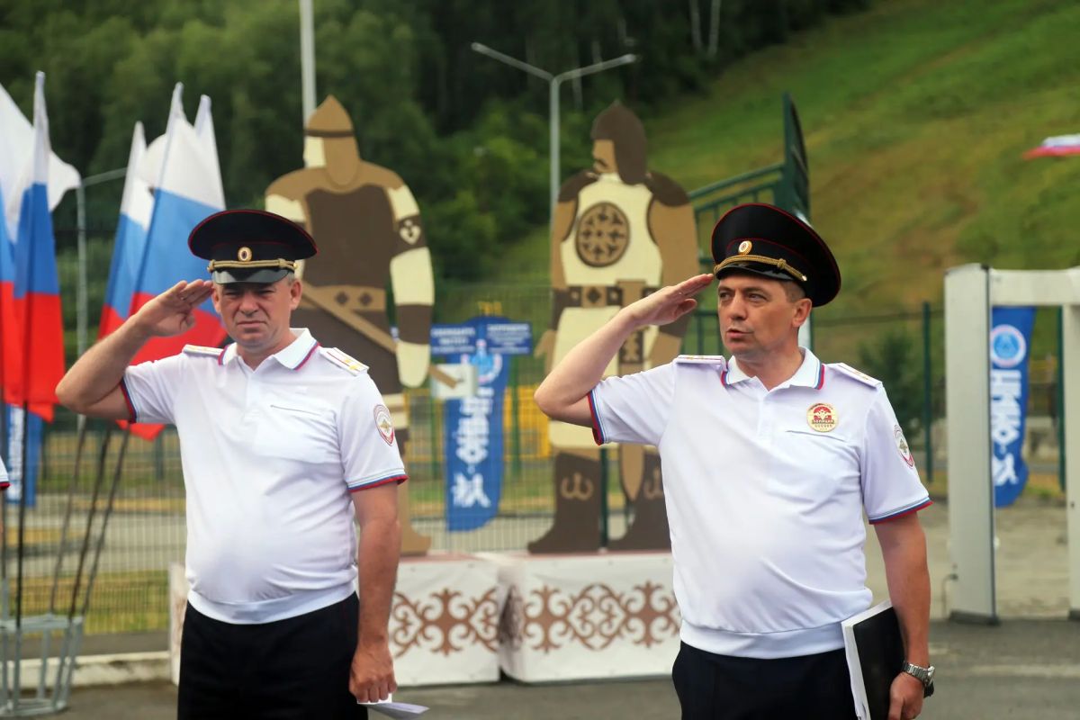 Сотрудники полиции обеспечили охрану общественного порядка и безопасность дорожного движения на межрегиональном празднике «Эл-Ойын - 2026» Сотрудники полиции обеспечили охрану общественного порядка и безопасность дорожного движения на межрегиональном празднике «Эл-Ойын - 2026»