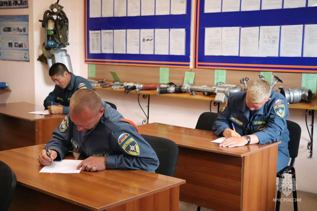 Пожарные успешно прошли квалификационную аттестацию Пожарные успешно прошли квалификационную аттестацию