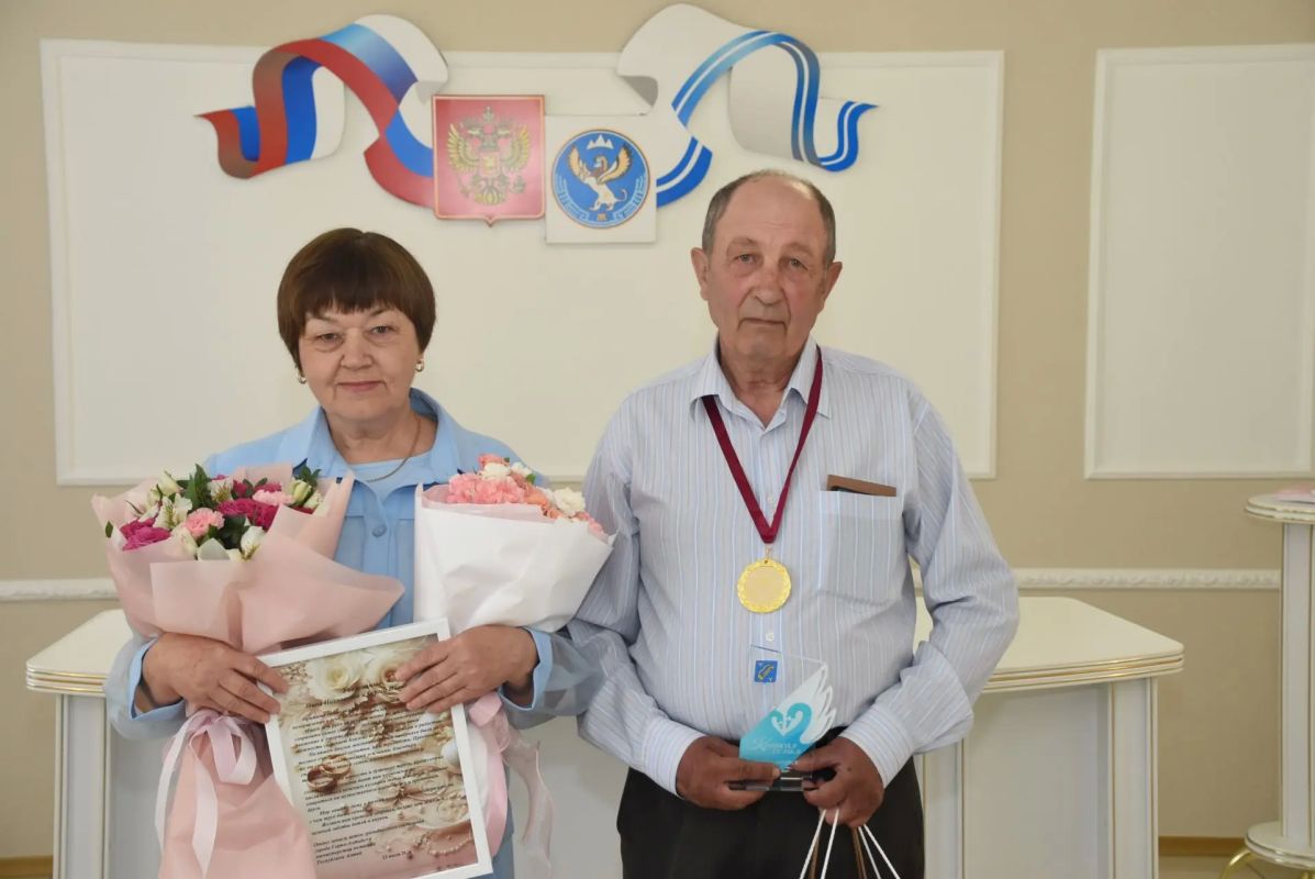 Еще одна городская семейная пара отмечает «золотую свадьбу» — семья Сергея Ивановича и Нины Николаевны Хворостецких Еще одна городская семейная пара отмечает «золотую свадьбу» — семья Сергея Ивановича и Нины Николаевны Хворостецких