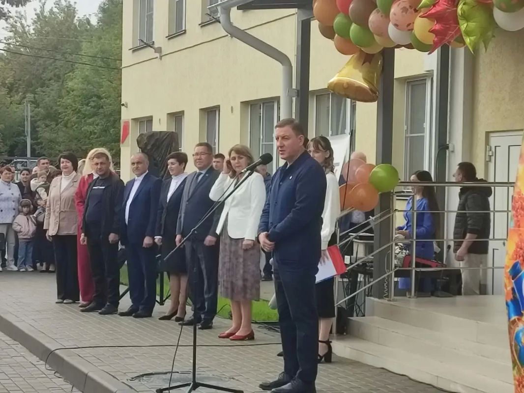 Прямо сейчас проходит торжественная линейка, посвящённая Дню знаний в начальной школе Гимназии 3 г. Горно-Алтайска Прямо сейчас проходит торжественная линейка, посвящённая Дню знаний в начальной школе Гимназии 3 г. Горно-Алтайска