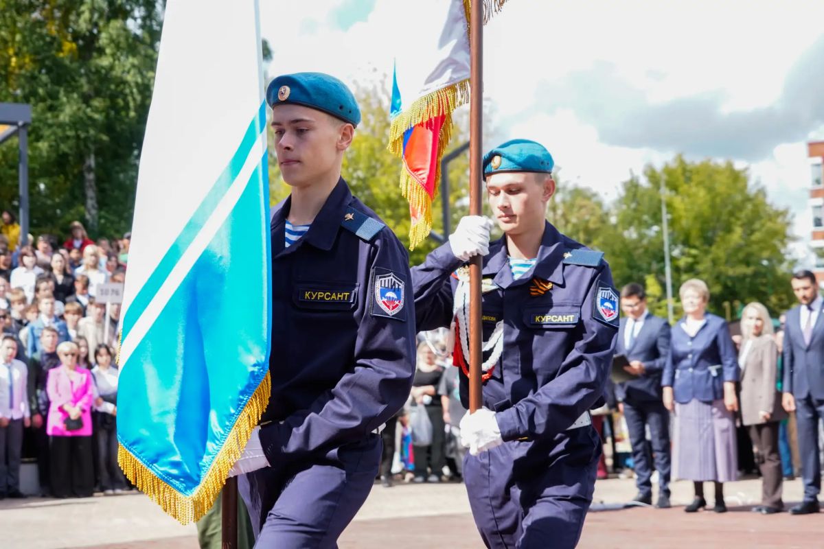 С Днём знаний обучающихся и преподавателей Горно-Алтайского политехнического колледжа им. М. З. Гнездилова поздравил заместитель председателя парламента Герман Чепкин С Днём знаний обучающихся и преподавателей Горно-Алтайского политехнического колледжа им. М. З. Гнездилова поздравил заместитель председателя парламента Герман Чепкин
