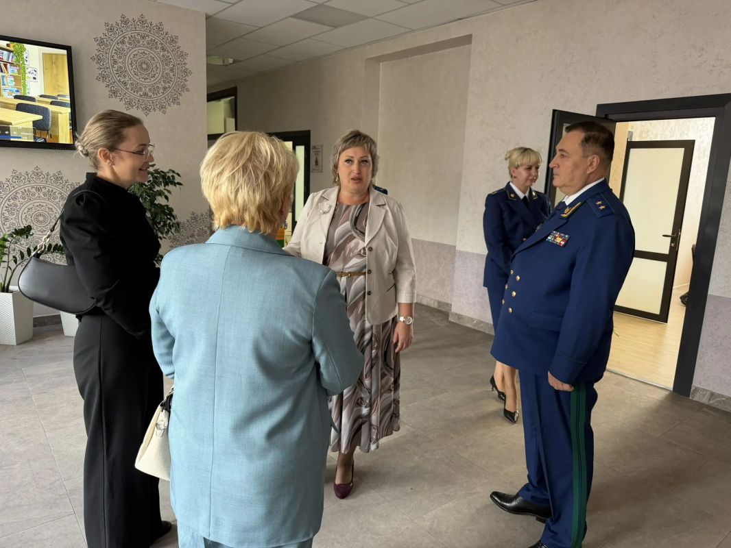 Прокурор республики проинспектировал готовность школы г. Горно-Алтайска к новому учебному году Прокурор республики проинспектировал готовность школы г. Горно-Алтайска к новому учебному году