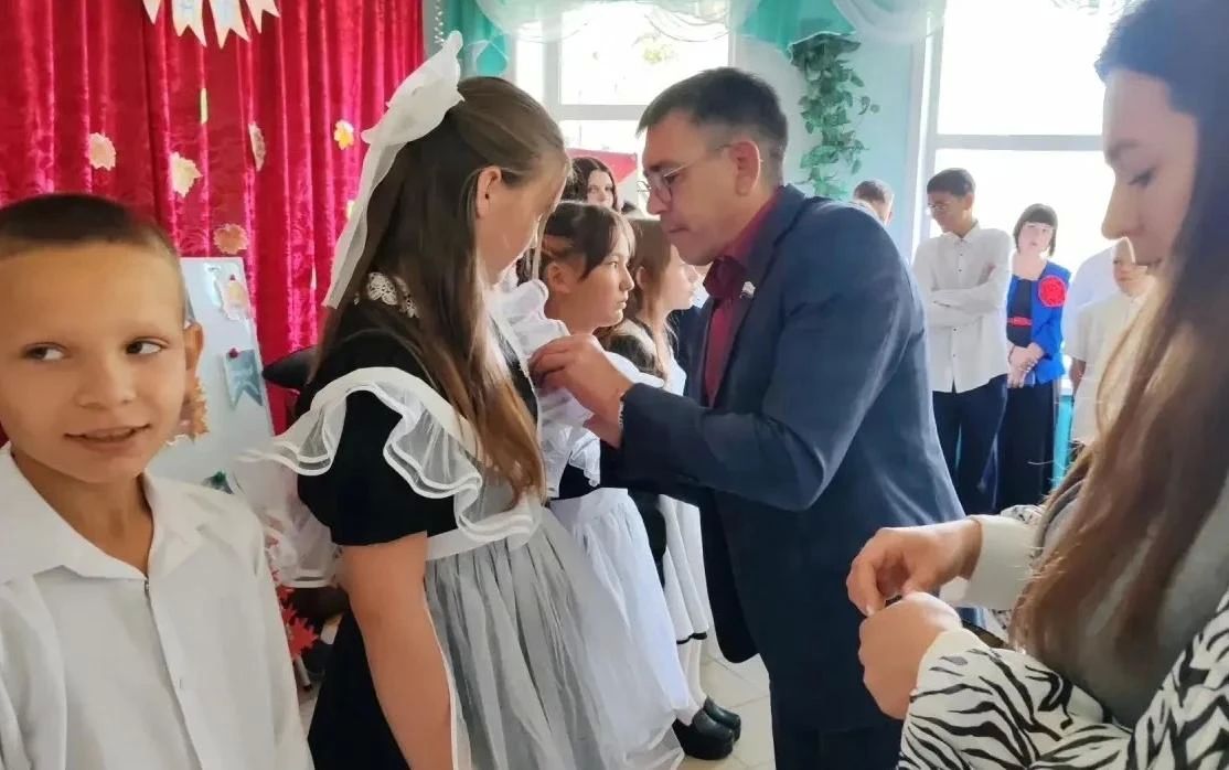 В День знаний в школах и учебных заведениях Республики Алтай прошли торжественные линейки В День знаний в школах и учебных заведениях Республики Алтай прошли торжественные линейки