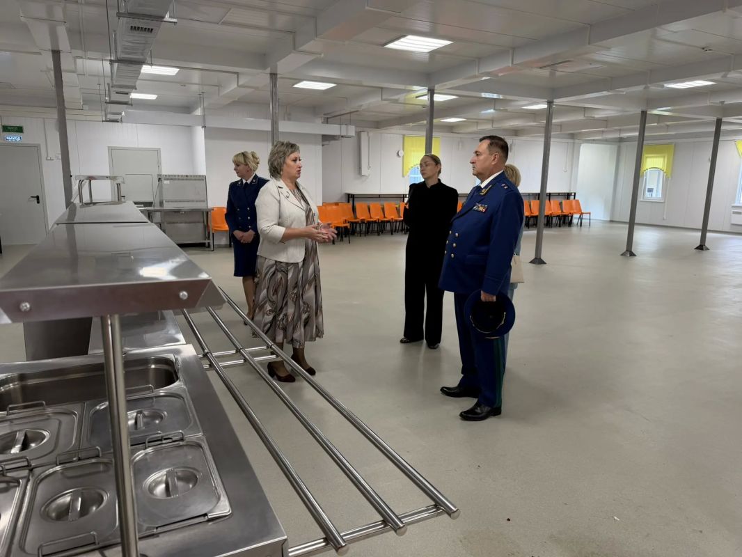 Прокурор республики проинспектировал готовность школы г. Горно-Алтайска к новому учебному году Прокурор республики проинспектировал готовность школы г. Горно-Алтайска к новому учебному году