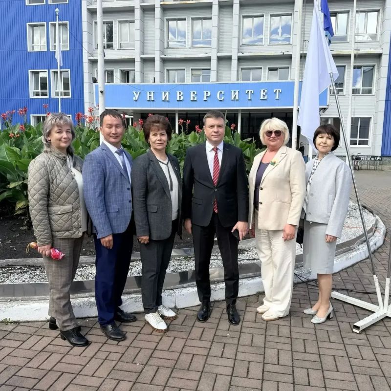 Первый заместитель председателя парламента Татьяна Гигель приняла участие в торжественной линейке в Горно-Алтайском государственном университете Первый заместитель председателя парламента Татьяна Гигель приняла участие в торжественной линейке в Горно-Алтайском государственном университете