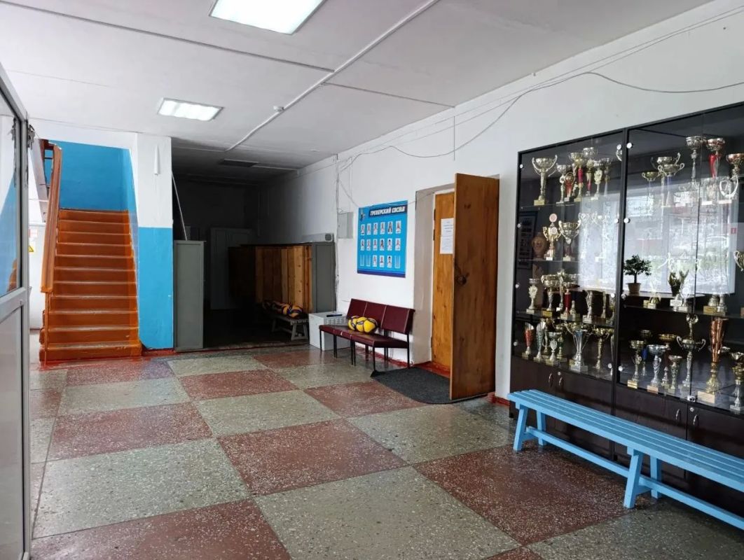 В Майминском районе планируется масштабное обновление Спортивной школы, расположенной в райцентре по адресу: ул. Механизаторов, 12. Глава района Пётр Громов сообщил о выделении федерального финансирования на эти цели В Майминском районе планируется масштабное обновление Спортивной школы, расположенной в райцентре по адресу: ул. Механизаторов, 12. Глава района Пётр Громов сообщил о выделении федерального финансирования на эти цели