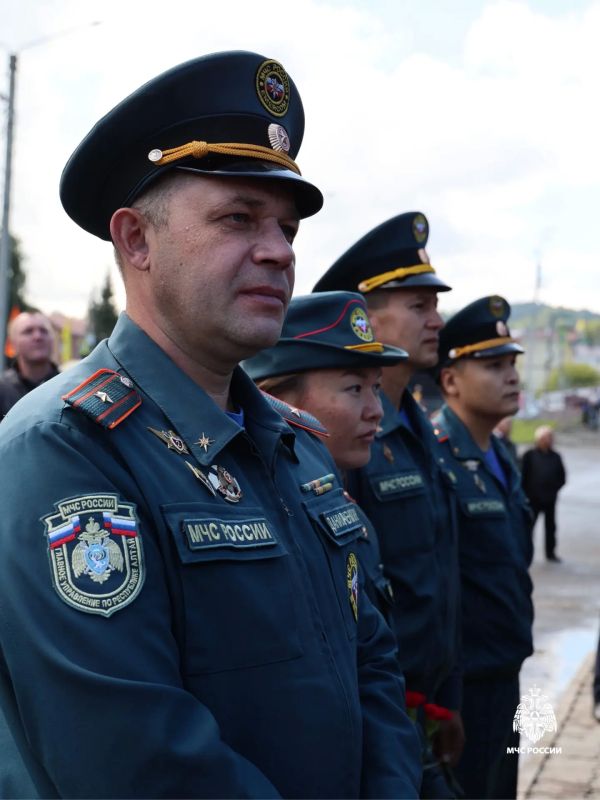 Сотрудники Главного управления приняли участие в памятных мероприятиях в Горно-Алтайске Сотрудники Главного управления приняли участие в памятных мероприятиях в Горно-Алтайске