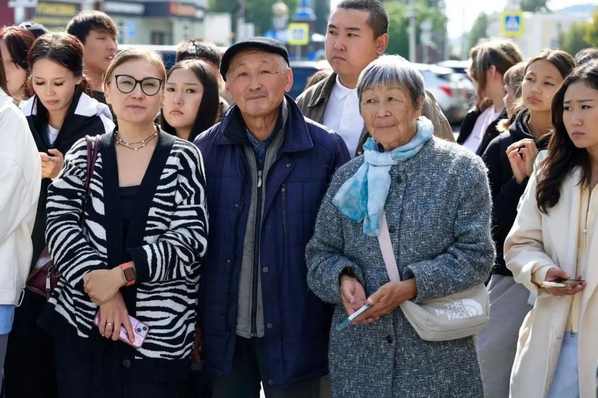 В День города в Горно-Алтайске открыли обновлённый сквер имени Григория Чорос-Гуркина В День города в Горно-Алтайске открыли обновлённый сквер имени Григория Чорос-Гуркина