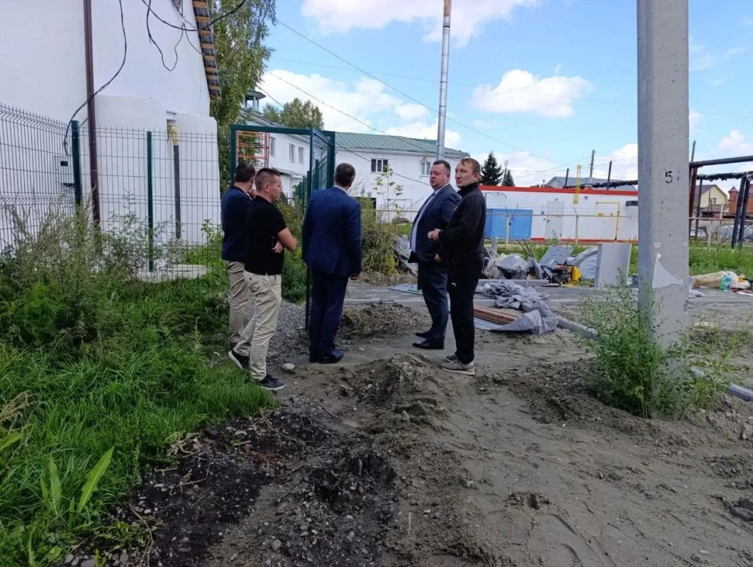 Глава Майминского района Петр Громов провел рабочие планерки на объектах в Майминском сельском поселении Глава Майминского района Петр Громов провел рабочие планерки на объектах в Майминском сельском поселении