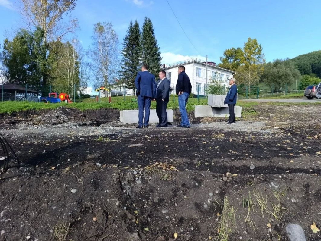 Глава Майминского района Петр Громов провел рабочие планерки на объектах в Майминском сельском поселении Глава Майминского района Петр Громов провел рабочие планерки на объектах в Майминском сельском поселении