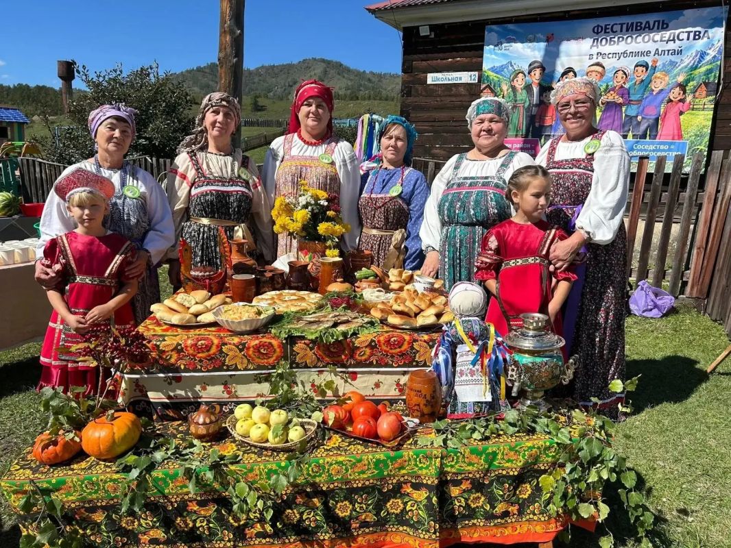 «Поезд добрососедства» - праздник единства в районах Республики Алтай продолжается «Поезд добрососедства» - праздник единства в районах Республики Алтай продолжается