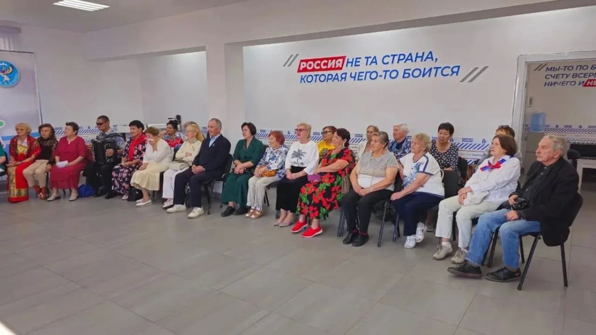 В Штабе общественной поддержки «Единой России» прошёл праздник урожая «Золотая осень» В Штабе общественной поддержки «Единой России» прошёл праздник урожая «Золотая осень»