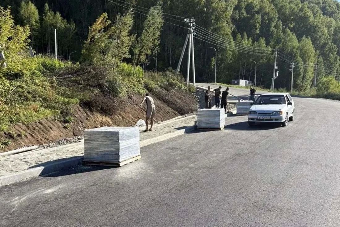 В Майме завершается благоустройство новой смотровой площадки В Майме завершается благоустройство новой смотровой площадки