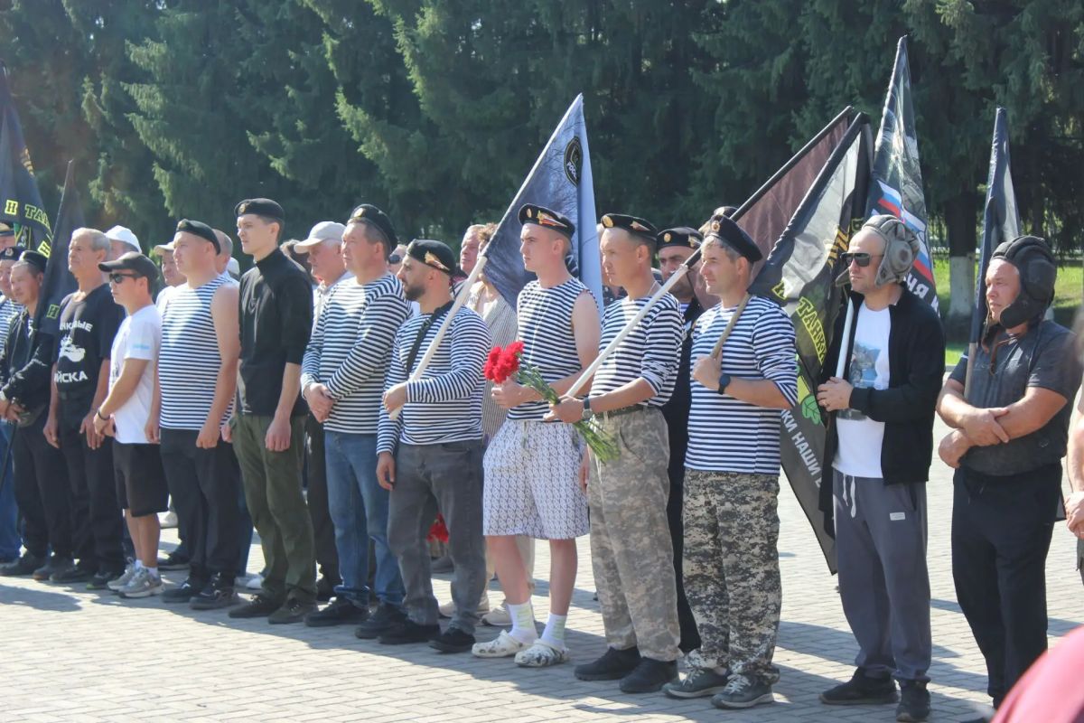 Сегодня в мемориальном комплексе «Парк Победы» состоялось мероприятие, посвящённое Дню танкиста Сегодня в мемориальном комплексе «Парк Победы» состоялось мероприятие, посвящённое Дню танкиста