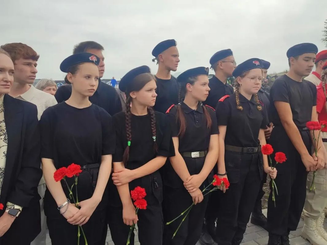 Сегодня в Майме прохошла торжественная и скорбная церемония захоронения останков участника Великой Отечественной войны, лейтенанта Рабоче-крестьянской Красной армии Николая Васильевича Суртаева Сегодня в Майме прохошла торжественная и скорбная церемония захоронения останков участника Великой Отечественной войны, лейтенанта Рабоче-крестьянской Красной армии Николая Васильевича Суртаева