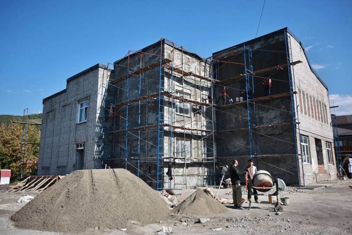 Капремонт детской музыкальной школы № 2 имени А. А. Тозыякова в Горно-Алтайске планируют завершить к Новому году, хотя по контракту срок — апрель следующего года Капремонт детской музыкальной школы № 2 имени А. А. Тозыякова в Горно-Алтайске планируют завершить к Новому году, хотя по контракту срок — апрель следующего года