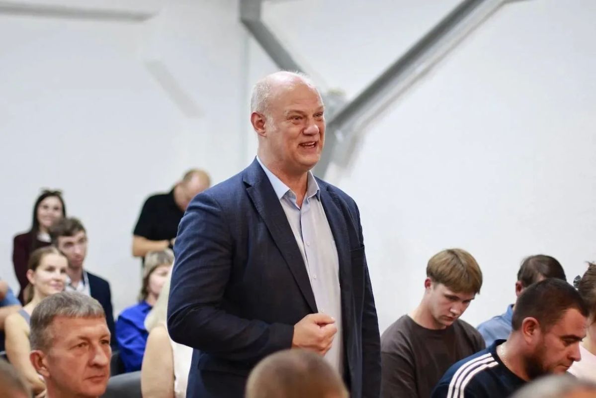 Андрей Турчак встретился с коллективом «Горно-Алтайского ЖКХ» Андрей Турчак встретился с коллективом «Горно-Алтайского ЖКХ»