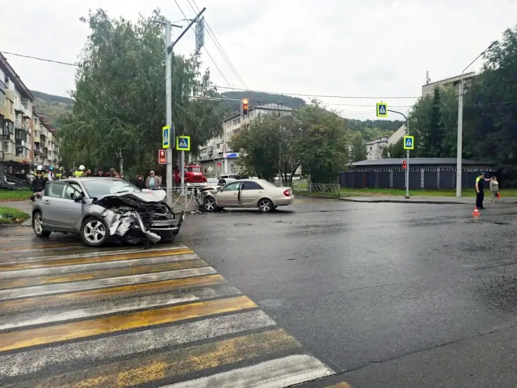 В Горно-Алтайске в результате 2 ДТП пострадали 5 человек В Горно-Алтайске в результате 2 ДТП пострадали 5 человек