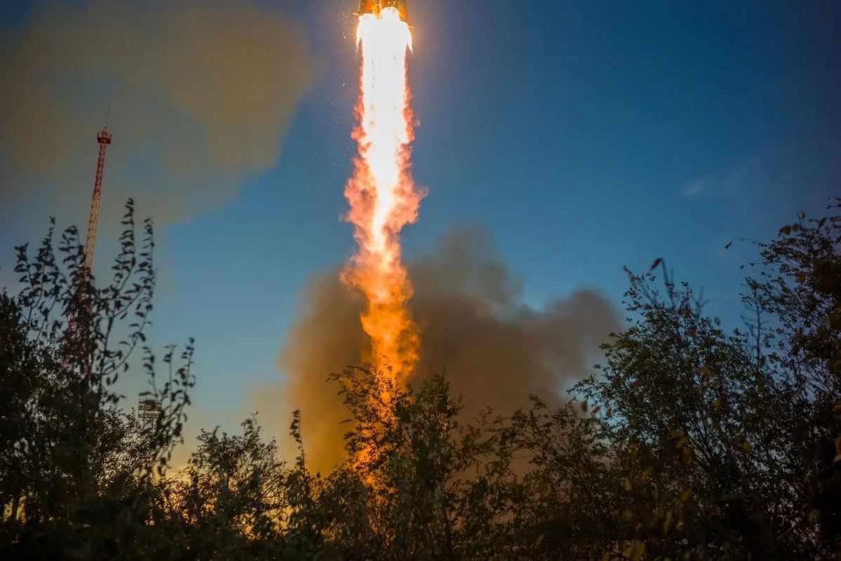 Вчера с космодрома Байконур стартовала ракета «Союз-2.1б» с грузовым кораблём «Прогресс МС-35» Вчера с космодрома Байконур стартовала ракета «Союз-2.1б» с грузовым кораблём «Прогресс МС-35»