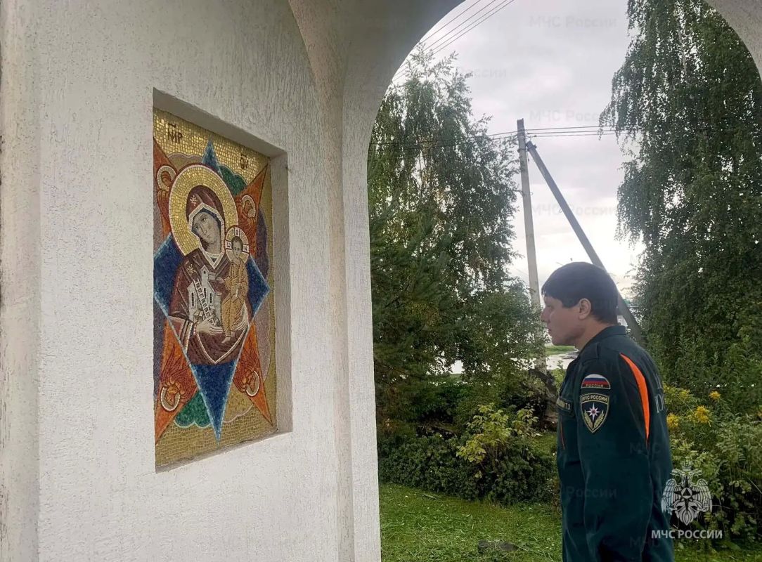 17 сентября - день почитания иконы Божьей Матери "Неопалимая купина" 17 сентября - день почитания иконы Божьей Матери "Неопалимая купина"