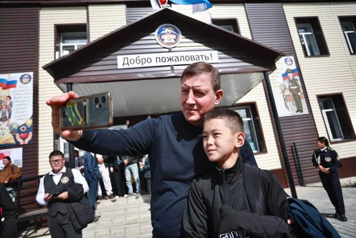 Андрей Турчак рассмотрел с педагогами вопросы развития системы образования в Кош-Агачском районе Андрей Турчак рассмотрел с педагогами вопросы развития системы образования в Кош-Агачском районе
