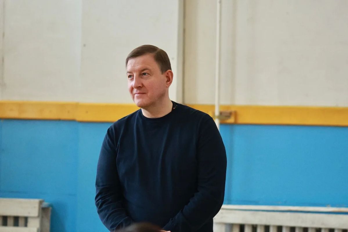 Андрей Турчак: Встречей с жителями Мухор-Тархаты начали рабочую поездку в Кош-Агачский район Андрей Турчак: Встречей с жителями Мухор-Тархаты начали рабочую поездку в Кош-Агачский район