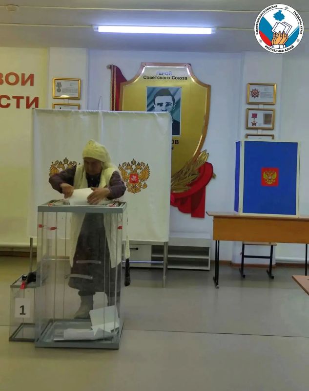 Голосует старшее поколение Голосует старшее поколение