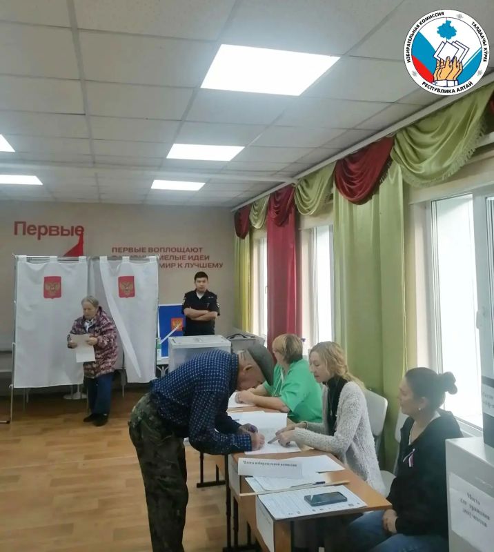 Голосует старшее поколение Голосует старшее поколение