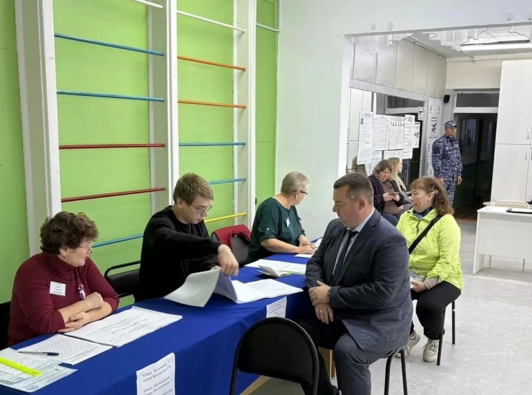 Сегодня — завершающий день трёхдневного голосования на выборах депутатов Государственной Думы Федерального Собрания РФ Сегодня — завершающий день трёхдневного голосования на выборах депутатов Государственной Думы Федерального Собрания РФ