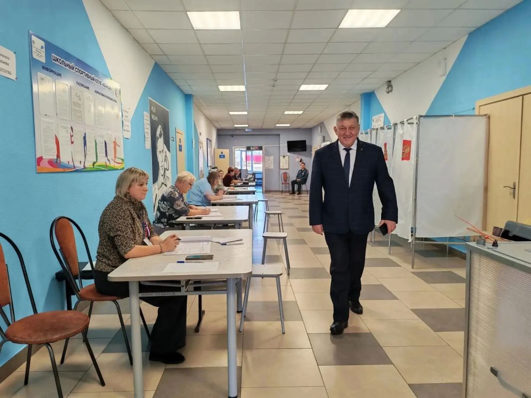 Сегодня — завершающий день трёхдневного голосования на выборах депутатов Государственной Думы Федерального Собрания РФ Сегодня — завершающий день трёхдневного голосования на выборах депутатов Государственной Думы Федерального Собрания РФ
