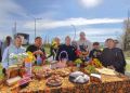 Традиционная осенняя школьная ярмарка прошла во дворе Усть-Коксинской школы - с выпечкой, угощениями, маринадами, вареньем, осенними поделками