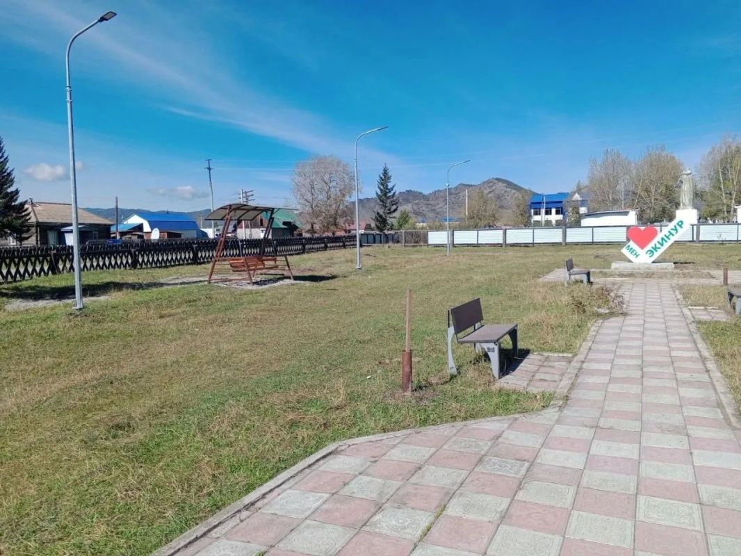 Благоустройство «Аллеи матери» завершили в селе Яконур Усть-Канского района Благоустройство «Аллеи матери» завершили в селе Яконур Усть-Канского района