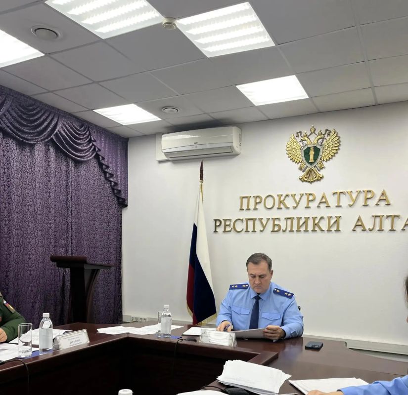 Прокурор Республики Алтай Анатолий Богданчиков провел личный прием жителей Усть-Канского района в формате видеосвязи Прокурор Республики Алтай Анатолий Богданчиков провел личный прием жителей Усть-Канского района в формате видеосвязи