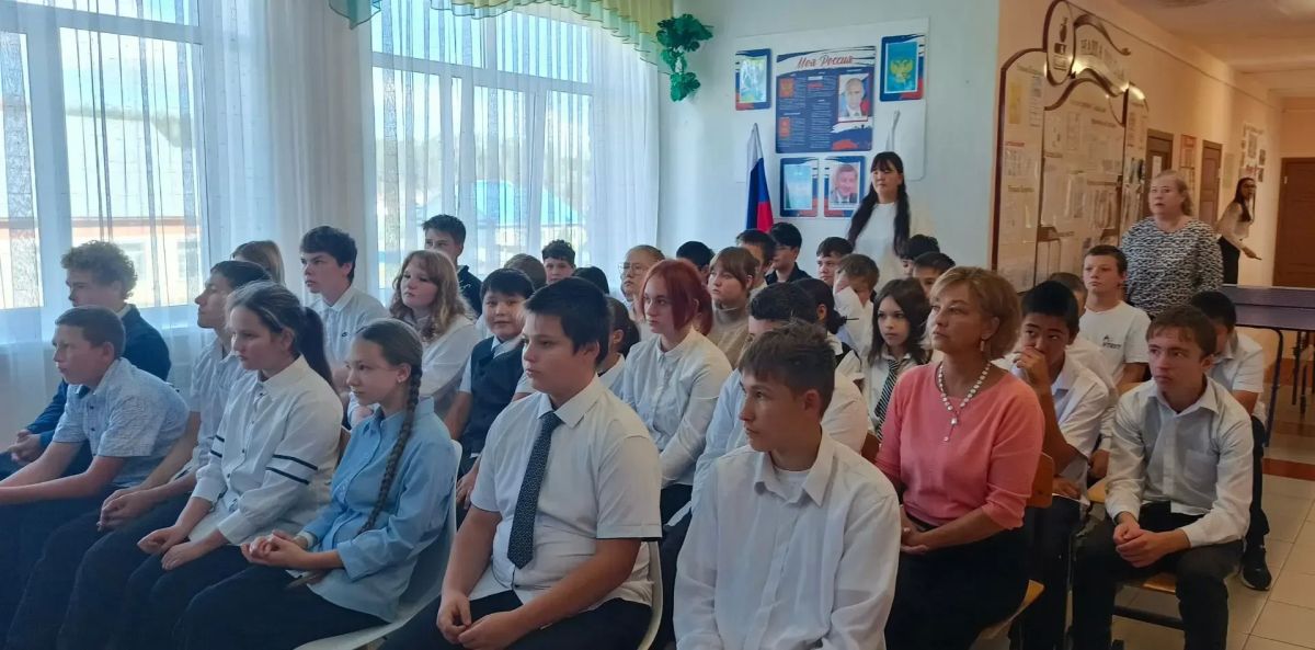 Первый вице-спикер Татьяна Гигель провела урок в Ыныргинской общеобразовательной школе Первый вице-спикер Татьяна Гигель провела урок в Ыныргинской общеобразовательной школе