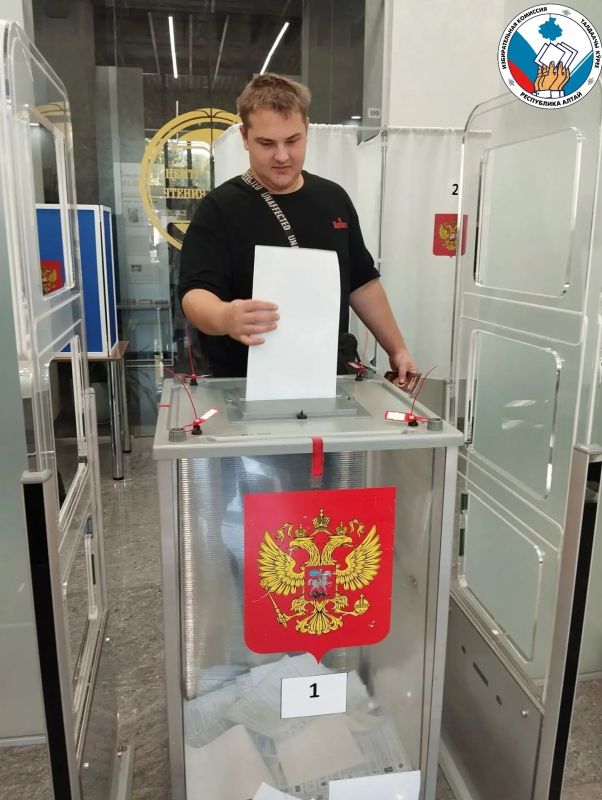 В дни голосования на избирательные участки Республики Алтай пришли те, для кого выборы депутатов Государственной Думы IX созыва стали особенными — наши юные земляки голосовали впервые! В дни голосования на избирательные участки Республики Алтай пришли те, для кого выборы депутатов Государственной Думы IX созыва стали особенными — наши юные земляки голосовали впервые!