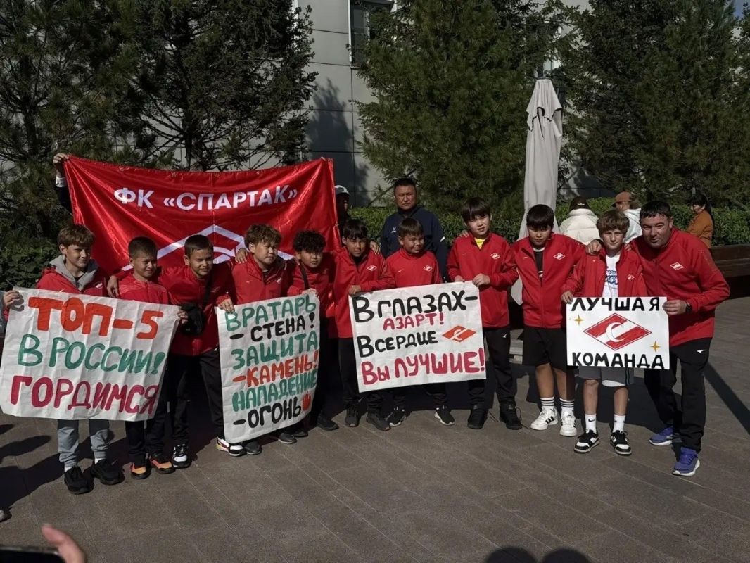 Команда спортивной школы города Горно-Алтайска имени В.Е. Архипова достойно представила регион на Всероссийских соревнованиях по футболу «Кожаный мяч - Лига юных футболистов» в городе Салават Команда спортивной школы города Горно-Алтайска имени В.Е. Архипова достойно представила регион на Всероссийских соревнованиях по футболу «Кожаный мяч - Лига юных футболистов» в городе Салават
