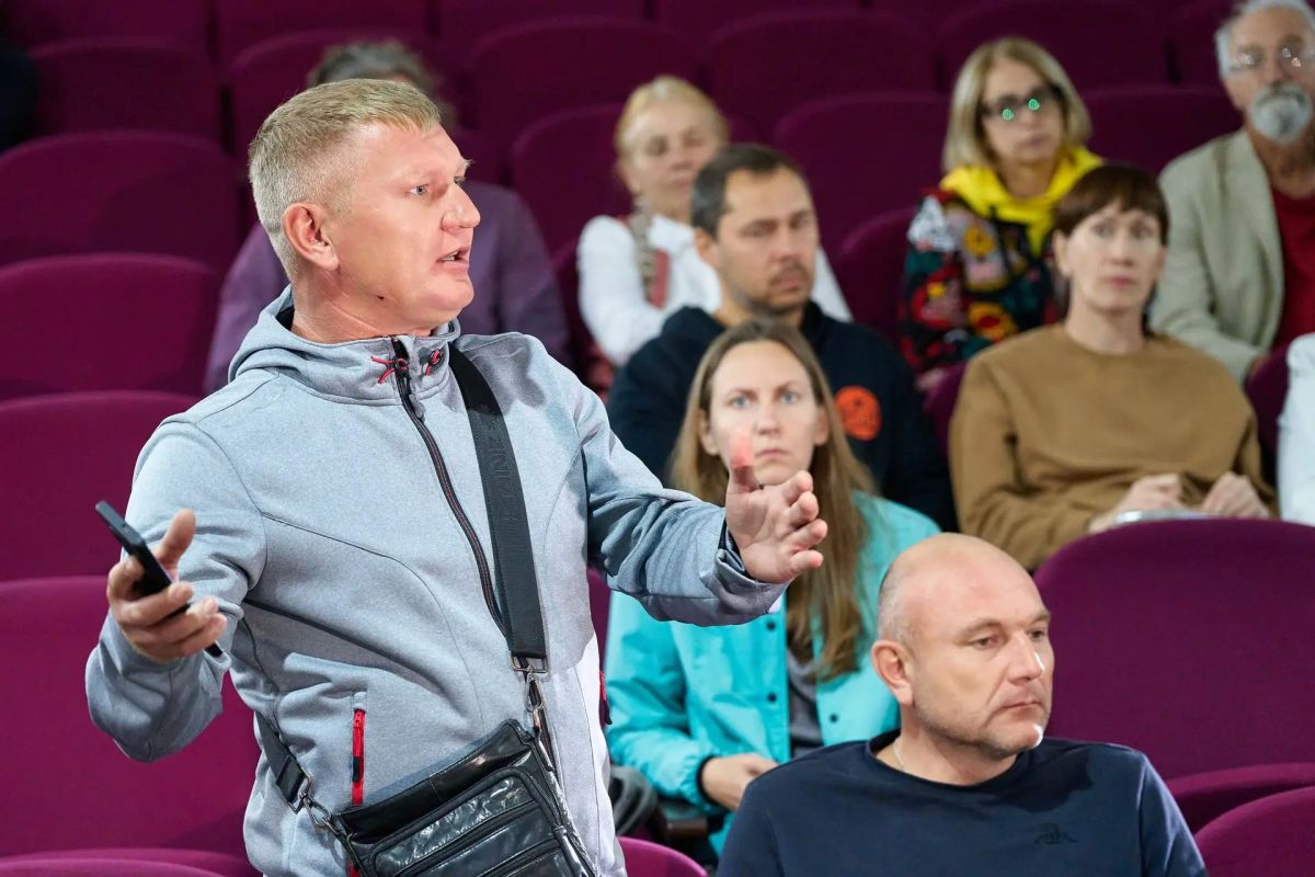 Александр Прокопьев: В районах Республики Алтай продолжаются обсуждения архитектурного кода Александр Прокопьев: В районах Республики Алтай продолжаются обсуждения архитектурного кода