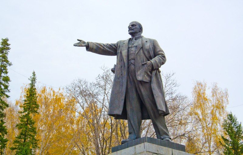 70 лет назад на центральной площади Горно-Алтайска торжественно открыли памятник Ленину