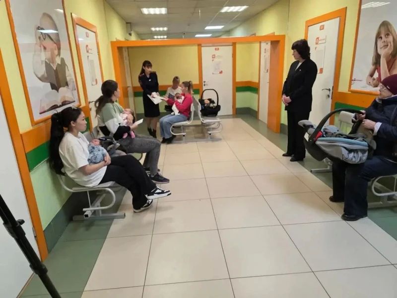 Cотрудники Госавтоинспекции и детский омбудсмен встретились с юными пациентами детской поликлиники Cотрудники Госавтоинспекции и детский омбудсмен встретились с юными пациентами детской поликлиники