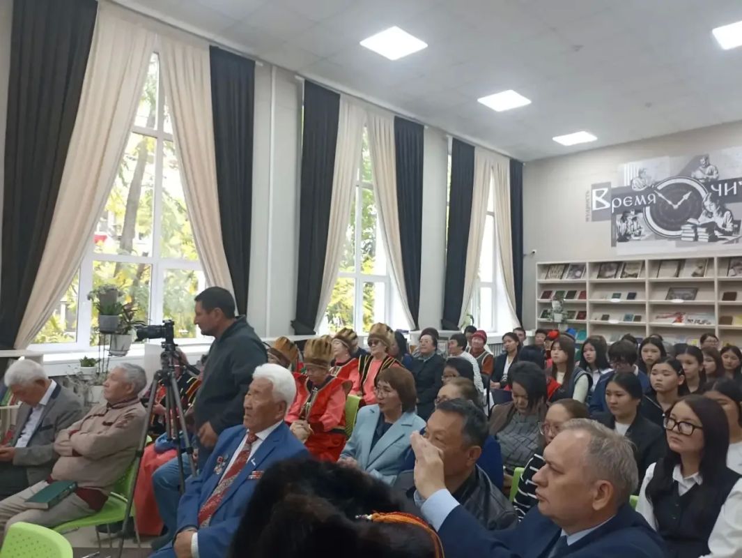 Прямо сейчас:. В национальной библиотеке имени М.В.Чевалкова проходит теплая встреча "Ккр алтайда, кбктр угына", посвященная 75- летию заслуженного работника культуры РФ, члена союза писателей России, члена союза журналистов... Прямо сейчас:. В национальной библиотеке имени М.В.Чевалкова проходит теплая встреча "Ккр алтайда, кбктр угына", посвященная 75- летию заслуженного работника культуры РФ, члена союза писателей России, члена союза журналистов...