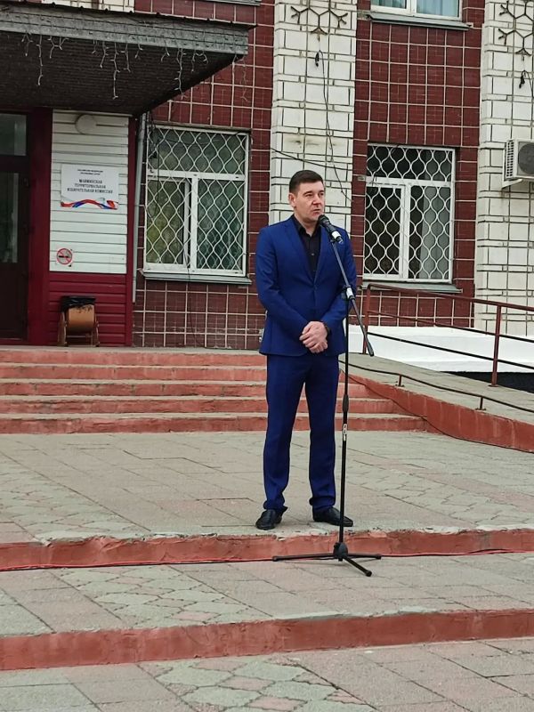 Прямо сейчас в Майме проходит торжественная отправка очередной партии гуманитарного груза Прямо сейчас в Майме проходит торжественная отправка очередной партии гуманитарного груза