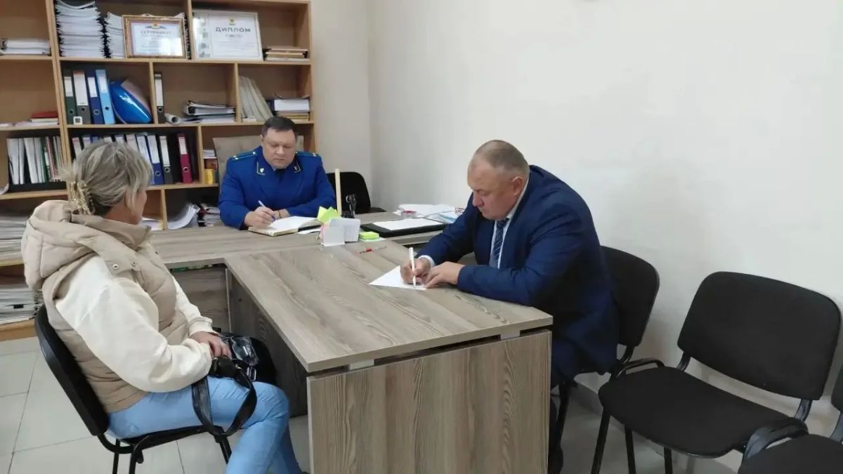 Прокуратурой Чойского района проведен личный прием граждан в селе Паспаул Прокуратурой Чойского района проведен личный прием граждан в селе Паспаул