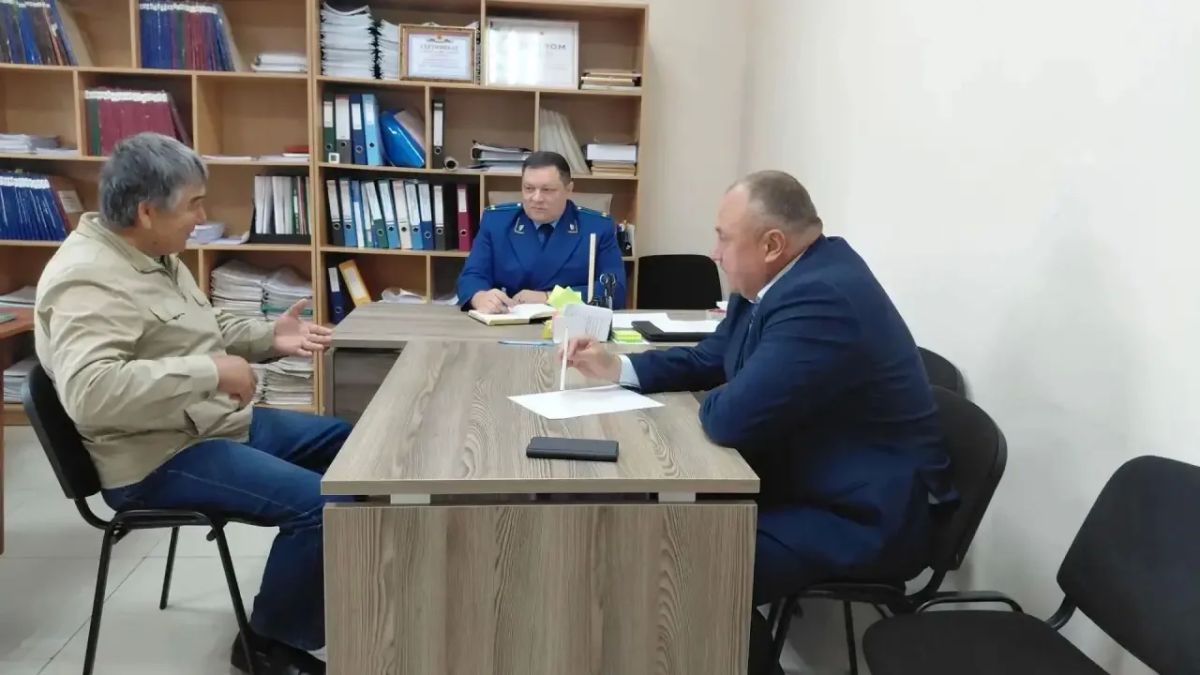Прокуратурой Чойского района проведен личный прием граждан в селе Паспаул